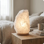 Lampa solna biała KŁODAWSKA z soli kłodawskiej4-6 KG podstawka bukowa oświetlenie dekoracyjne stojące, zasilanie