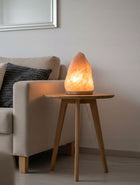 Lampa solna biała KŁODAWSKA z soli kłodawskiej4-6 KG podstawka bukowa oświetlenie dekoracyjne stojące, zasilanie