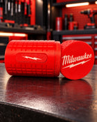 Pudełko Organizer okrągły na Śrubki Wkręty Bity Drobiazgi Milwaukee pojemnik warsztatowy, plastikowy, czerwony, 5,5 x 9