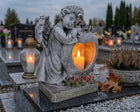 ANIOŁ NA GRÓB ZE ZNICZEM LED FIGURKA NA CMENTARZ RZEŹBA Z WKŁADEM lampion nagrobny dekoracja pamięci wysokość 28,5 cm