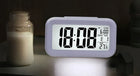 Budzik zegar wyświetlacz LED elektroniczny cyfrowy nowoczesny biały alarm, zegarek stołowy, do sypialni, na szafkę nocną