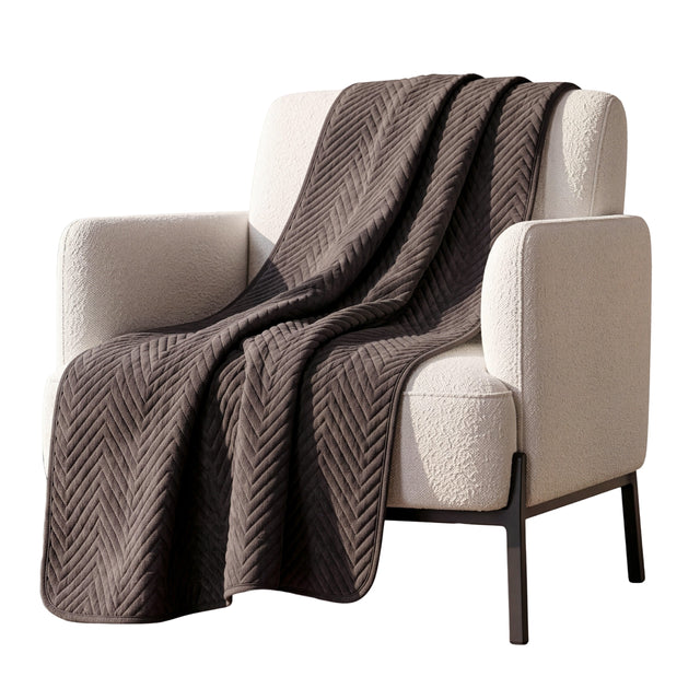 Narzuta na fotel 70x160 welurowa velvet pikowana kapa pled Caden brązowa dekoracyjne okrycie, wzór w jodełkę