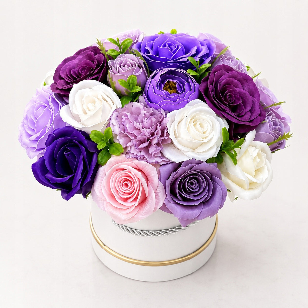 Flower Box z Kwiatami Mydlanymi Fioletowy Mix Idealny Prezent Upominek bukiet dekoracyjny do domu, kompozycja ozdobna