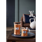 WoodWick Pumpkin Praline - świeca zapachowa duża 610 g drewniany knot, do salonu i sypialni, ponad 75 godzin palenia