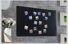 Tablica na magnesy z podróży czarna 80x50 cm metalowa powierzchnia do mocowania notatek