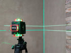 Yato laser samopoziomujący zielony a+ 16 liniowy 4D z akcesoriami poziomica krzyżowa akumulatorowa, zasięg 30 m, IP54