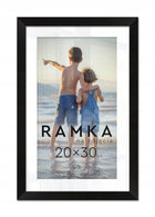 Czarna ramka na zdjęcia 20x30 cm z podpórką stojąca Ramki 30x20 cm oprawa fotograficzna z tworzywa, pionowa dekoracja