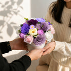 Flower Box z Kwiatami Mydlanymi Fioletowy Mix Idealny Prezent Upominek bukiet dekoracyjny do domu, kompozycja ozdobna