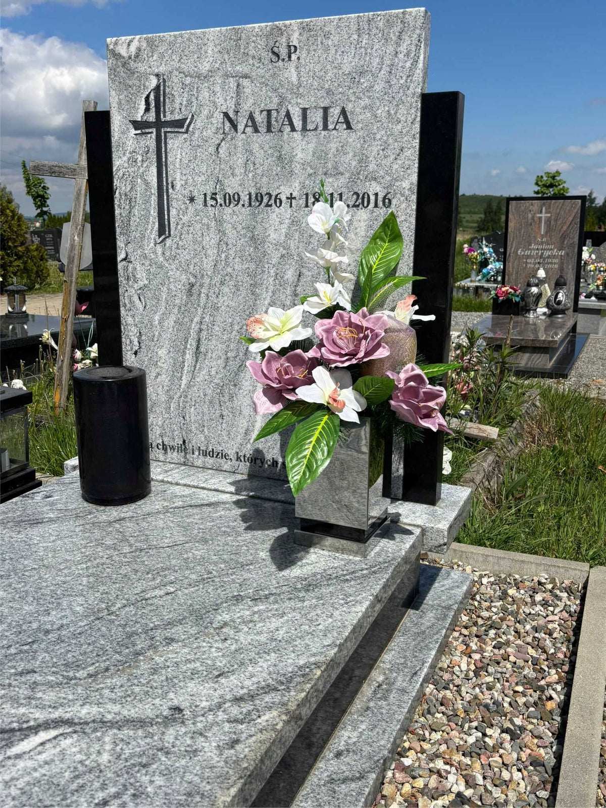 Wazon nagrobny srebrna stal + granit + podstawa stalowa Wazon na Pomnik naczynie do kwiatów, dekoracja grobu, ozdoba