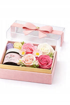Flower Box kwiaty mydlane + świeca zapachowa w pudełku prezent różowy dekoracja wnętrza, kompozycja ozdobna, upominek