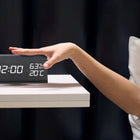 Budzik zegar elektroniczny termometr alarm cyfrowy zegarek stojący cichy czarny tworzywo sztuczne