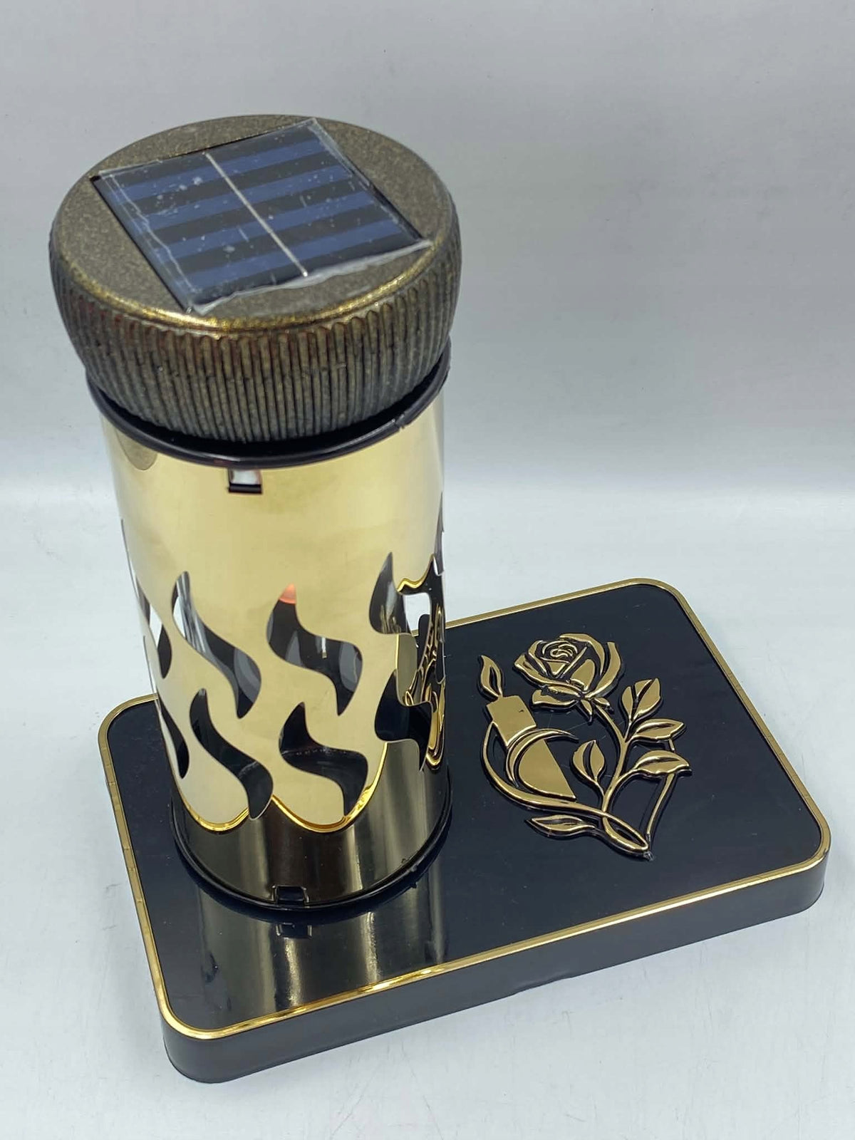 Znicz Solarny z Różą – Złoty Znicz Nagrobny LED na Podstawce lampion cmentarny, lampka na grób, dekoracja cmentarza
