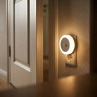 Lampka nocna do kontaktu LED z czujnikiem ruchu zmierzchu lampa do sypialni oświetlenie orientacyjne, okrągłe, 0,5 w