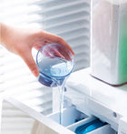 Pojemnik pudełko organizer z miarką na proszek płyn do prania płukania 1,1l 1100 ml bezbarwny, biały