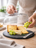DESKA PATERA Z PRZYKRYCIEM SZKLANYM DO SERÓW WĘDLIN + NÓŻ KAMIENNA EONARDO ceramiczna taca na przekąski, średnica 32 cm