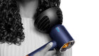 Mocna suszarka Dyson Supersonic Nural Pruski Błękit Curly+Coily niebieski