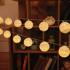 LAMPKI KULE COTTON BALLS GIRLANDA 20 LED ŚWIETLNA KULE USB +PILOT dekoracja wnętrz, ozdoba do pokoju, białe kulki 6 cm