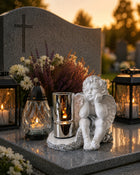 Znicz lampka figurka nagrobna anioł ozdoba na grób aniołek led srebrny lampion cmentarny dekoracja pomnika na cmentarz