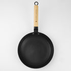 Patelnia żeliwna z drewnianą rączką LUDMIŁA 24cm INDUKCJA GAZ ŻELIWO DREWNO do smażenia, na kuchenkę ceramiczną i