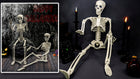 Dekoracja szkieletor szkielet kościotrup dekoracyjny na Halloween 90 cm ruchome kończyny, plastikowa ozdoba stojąca