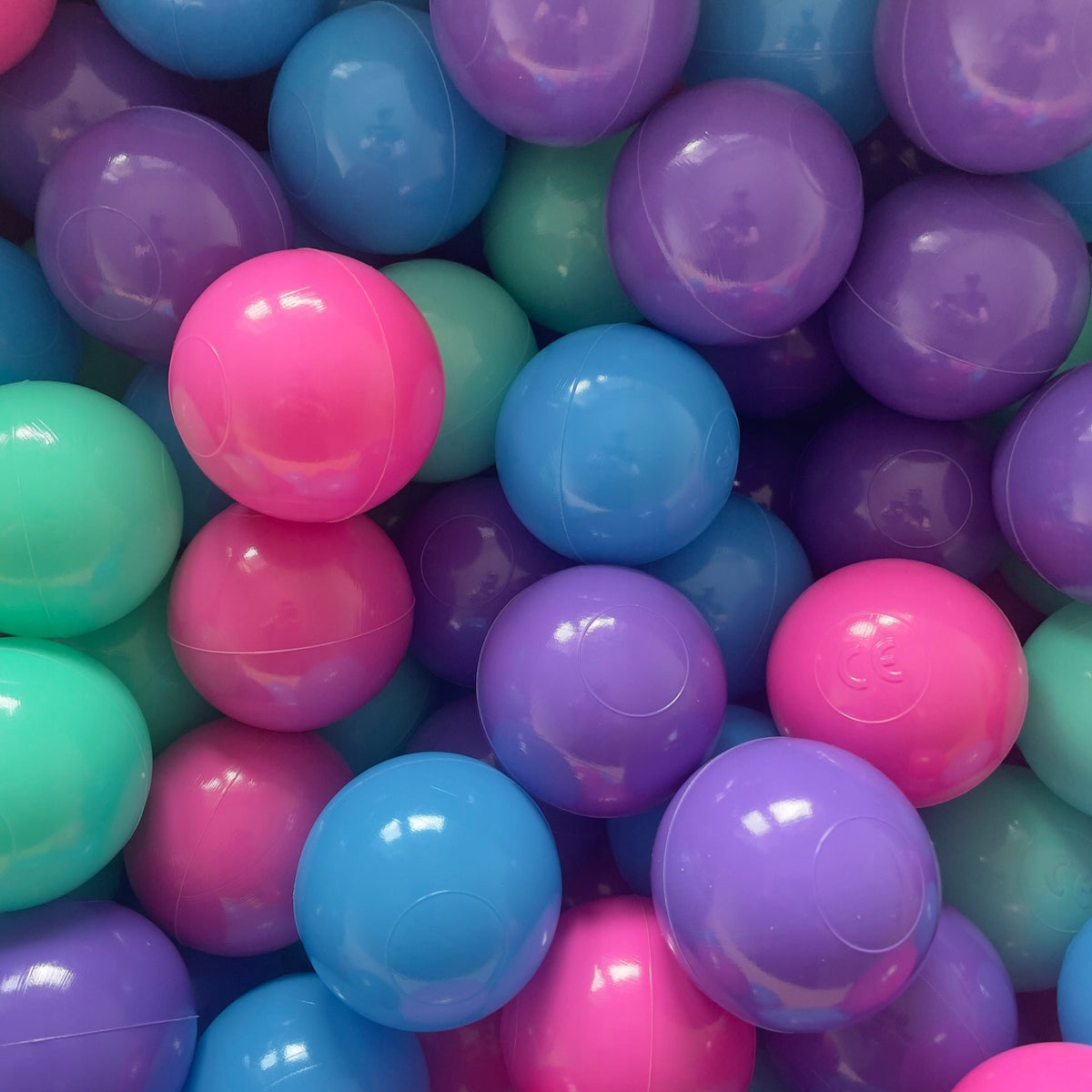 Piłeczki BubbleHuggle – Piłki, Kulki do Suchego Basenu 300 szt. (Fi 6 cm) wiek 9 m+