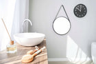 Lustro okrągłe wiszące ścienne na pasku ścianę loft czarne loftowe 50 cm dekoracja z metalową ramą do salonu sypialni