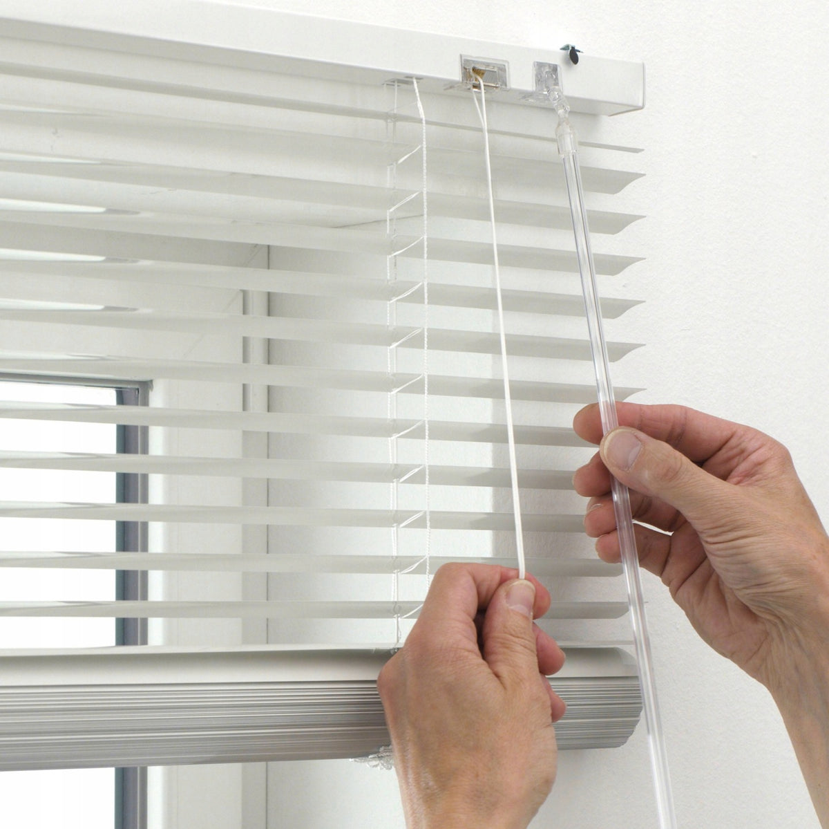 Żaluzja ścienna aluminiowa 25mm biała 60 x 130 cm pozioma osłona okienna do regulacji światła, przeciwsłoneczna