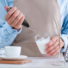 Spieniacz do Mleka Ręczny Elektryczny Mikser do Kawy Matcha Stojak powsaf ubijaczka, mieszadło napojów, cappuccino