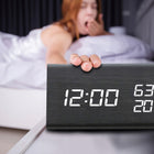 Budzik zegar elektroniczny termometr alarm cyfrowy zegarek stojący cichy czarny tworzywo sztuczne